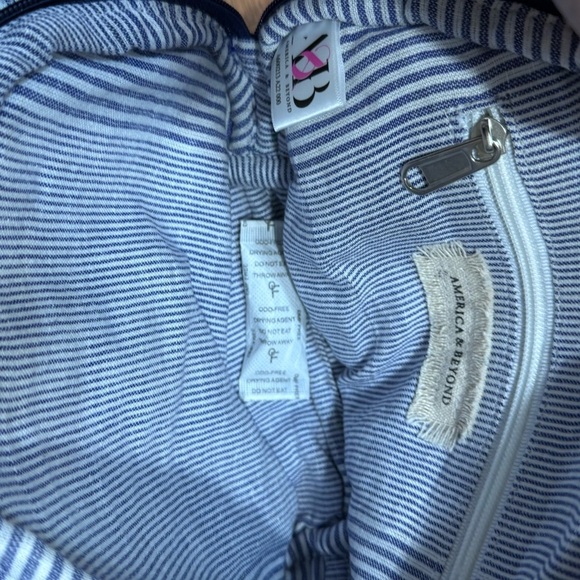 America and Beyond duffle overnight travel bag and cosmetic bag embroidered - Picture 6 of 11